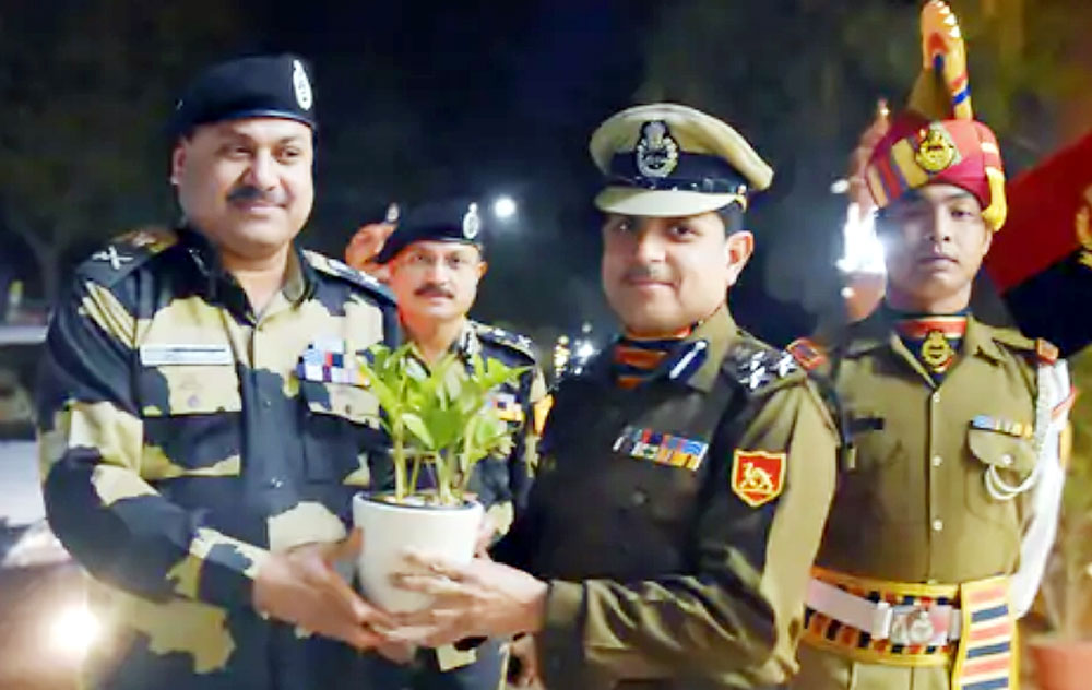 विशेष महानिदेशक पश्चिम कमान बीएसएफ सतीश एस खंडारे बीकानेर दौरे पर विशेष महानिदेशक पश्चिम कमान बीएसएफ सतीश एस खंडारे बीकानेर दौरे पर