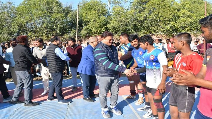 कबड्डी स्पर्धा प्रतियोगिता का हुआ आयोजन कबड्डी स्पर्धा प्रतियोगिता का हुआ आयोजन