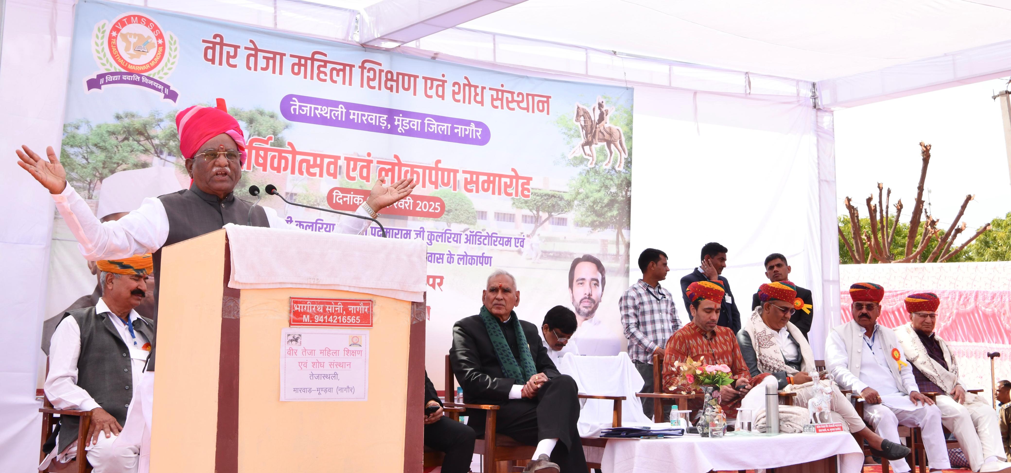 ऑडिटोरियम व कन्या हॉस्टल का किया लोकार्पण