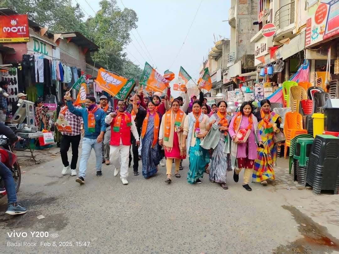 भाजपा की प्रचंड जीत पर फारबिसगंज में भाजपा कार्यकर्ताओं ने जमकर जश्न मनाया भाजपा की प्रचंड जीत पर फारबिसगंज में भाजपा कार्यकर्ताओं ने जमकर जश्न मनाया