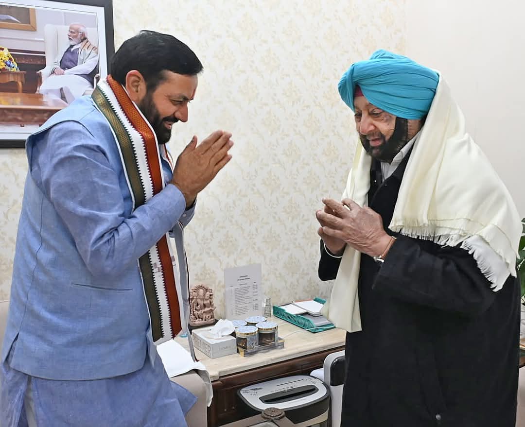 पंजाब के पूर्व मुख्यमंत्री कैप्टन अमरिंदर सिंह चंडीगढ़ में हरियाणा के सीएम नायब सैनी से मुलाकात करते हुए पंजाब के पूर्व मुख्यमंत्री कैप्टन अमरिंदर सिंह चंडीगढ़ में हरियाणा के सीएम नायब सैनी से मुलाकात करते हुए