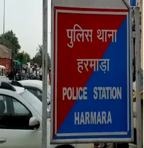 पांच साल के बच्चे ने करवाई पुलिस की परेड़ पांच साल के बच्चे ने करवाई पुलिस की परेड़