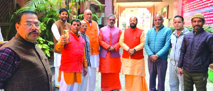 खुशी मनाते संत खुशी मनाते संत