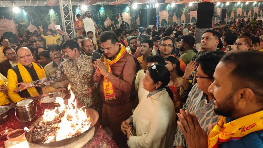 पूजा करते सांसद मनीष जायसवाल पूजा करते सांसद मनीष जायसवाल
