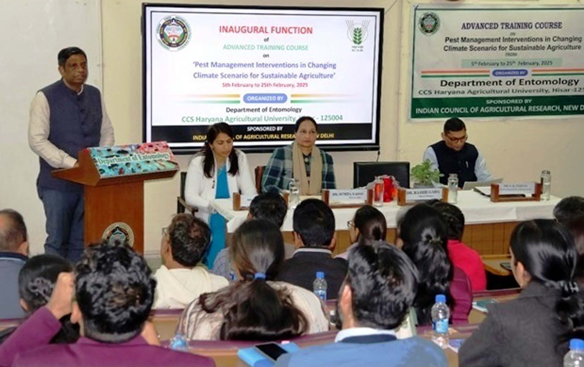 मुख्य अतिथि डॉ. राजबीर गर्ग प्रतिभागियों को संबोधित करते हुए। मुख्य अतिथि डॉ. राजबीर गर्ग प्रतिभागियों को संबोधित करते हुए।