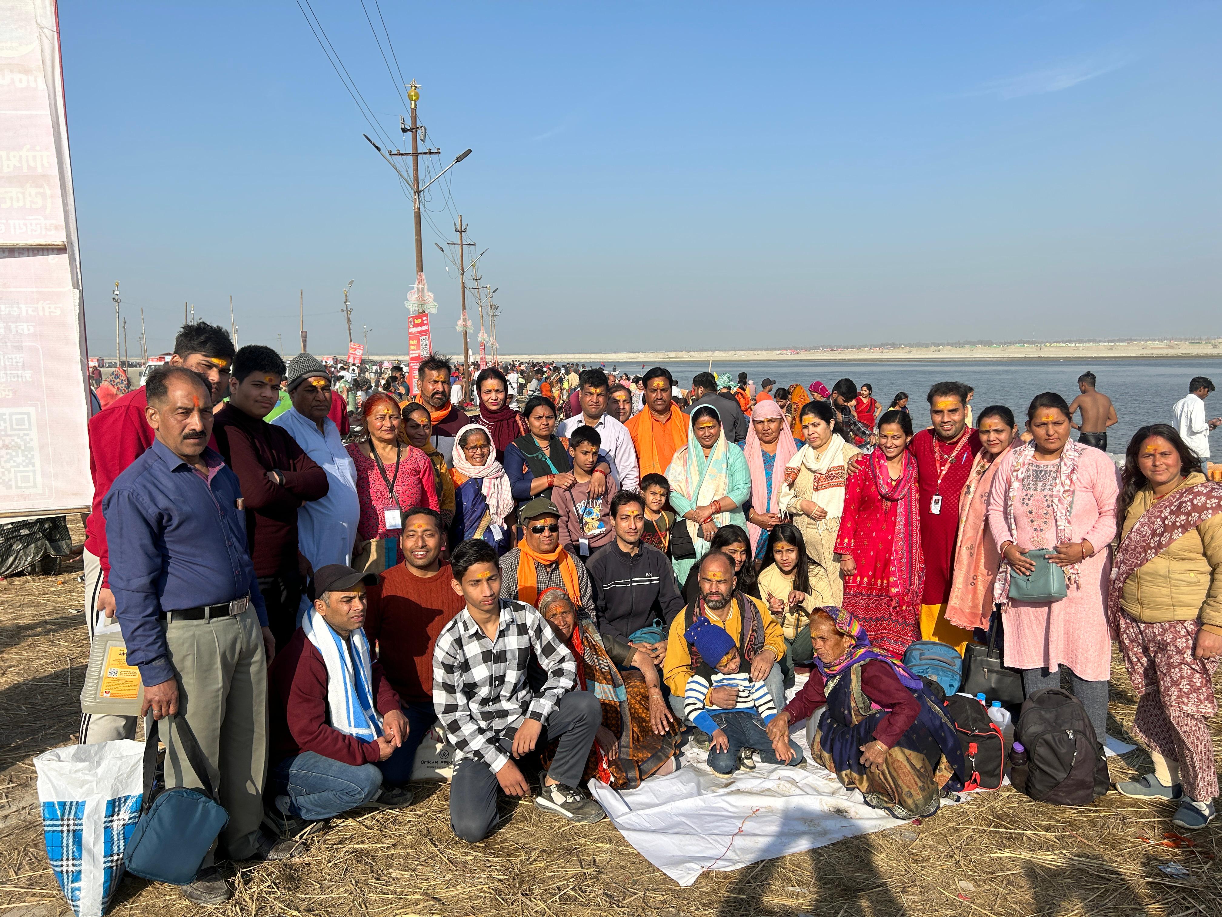 स्व. श्री रामानन्द मैठाणी भ्रातृमंडली के सौजन्य में महाकुंभ स्नान