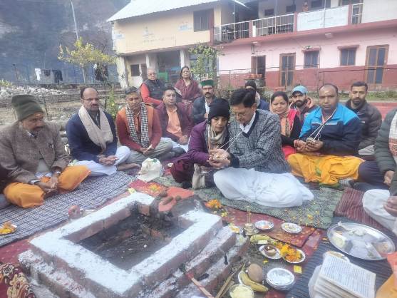 स्मृति मंदिर का भूमि पूजन करते प्रांत प्रचारक डॉ शैलेन्द्र स्मृति मंदिर का भूमि पूजन करते प्रांत प्रचारक डॉ शैलेन्द्र