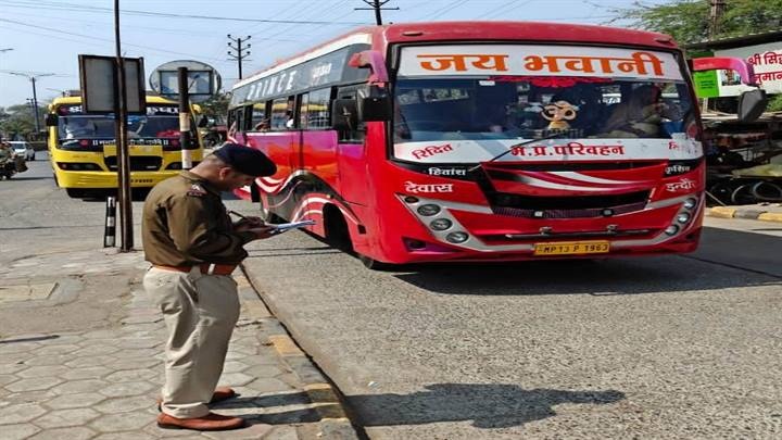 इंदौरः अवैध रूप से संचालित वाहनों पर कार्रवाई