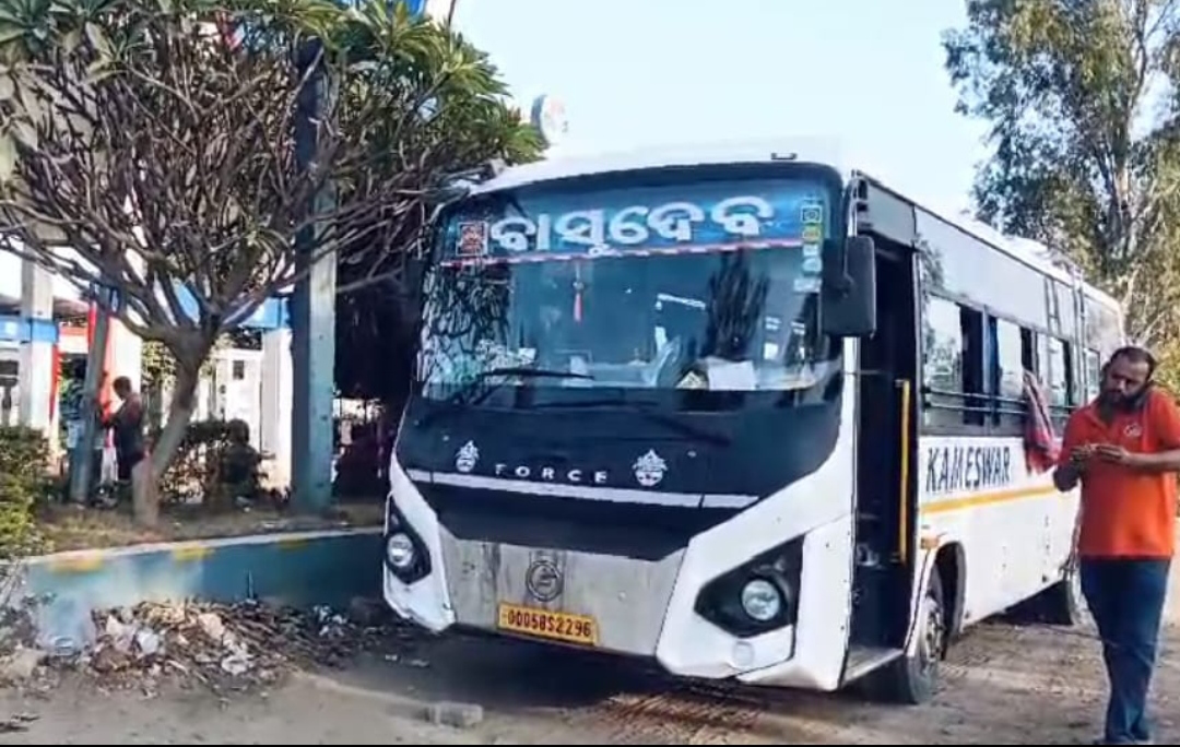 दुर्घटनाग्रस्त बस दुर्घटनाग्रस्त बस