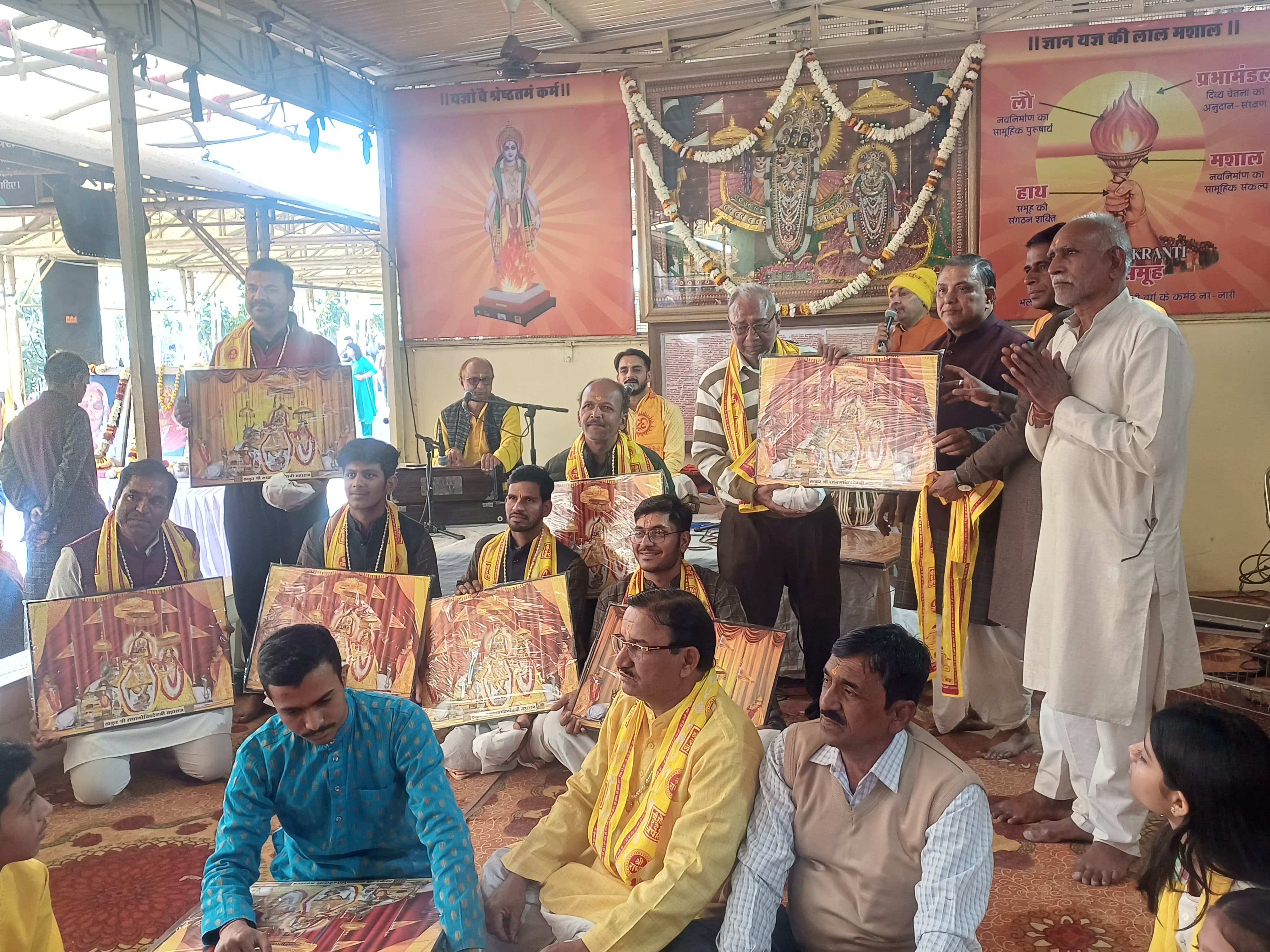 प्रयागराज अन्नक्षेत्र का पूर्णाहुति पर गोविंद देवजी मंदिर में हुआ नौ कुंडीय गायत्री महायज्ञ प्रयागराज अन्नक्षेत्र का पूर्णाहुति पर गोविंद देवजी मंदिर में हुआ नौ कुंडीय गायत्री महायज्ञ