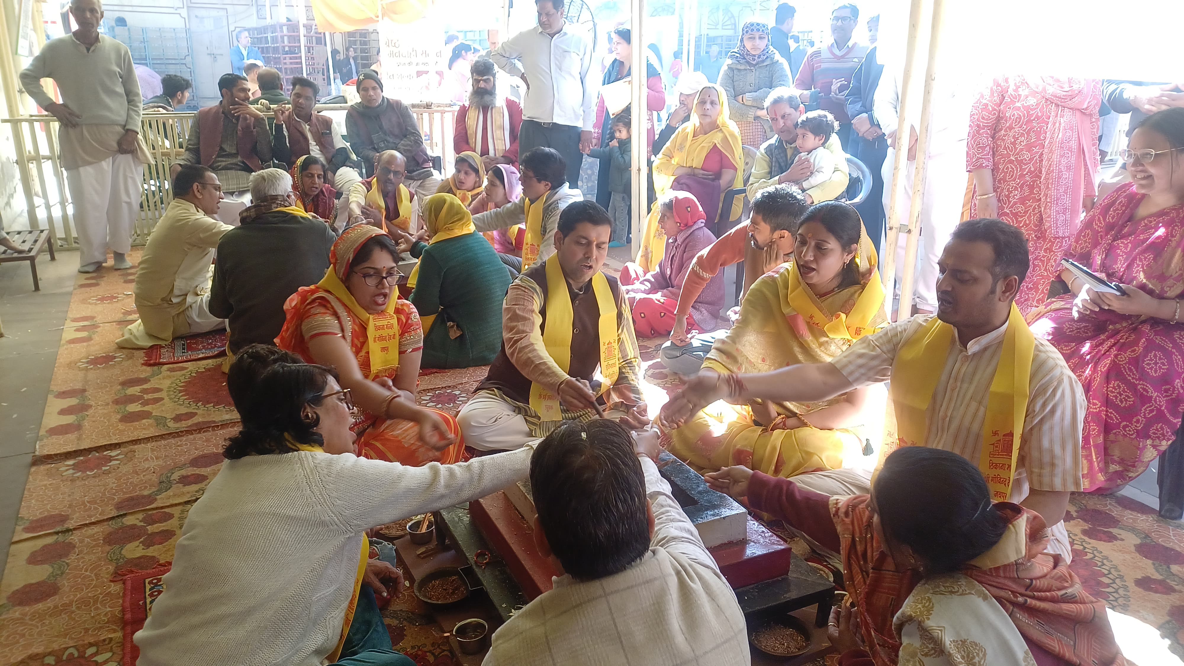 प्रयागराज अन्नक्षेत्र का पूर्णाहुति पर गोविंद देवजी मंदिर में हुआ नौ कुंडीय गायत्री महायज्ञ प्रयागराज अन्नक्षेत्र का पूर्णाहुति पर गोविंद देवजी मंदिर में हुआ नौ कुंडीय गायत्री महायज्ञ