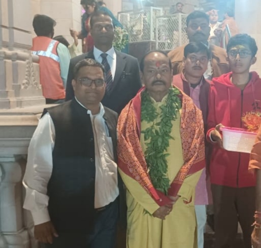 झारखंड के पूर्व सीएम रघुवर दास ने मां विंध्यवासिनी के चरणों में टेका मत्था झारखंड के पूर्व सीएम रघुवर दास ने मां विंध्यवासिनी के चरणों में टेका मत्था