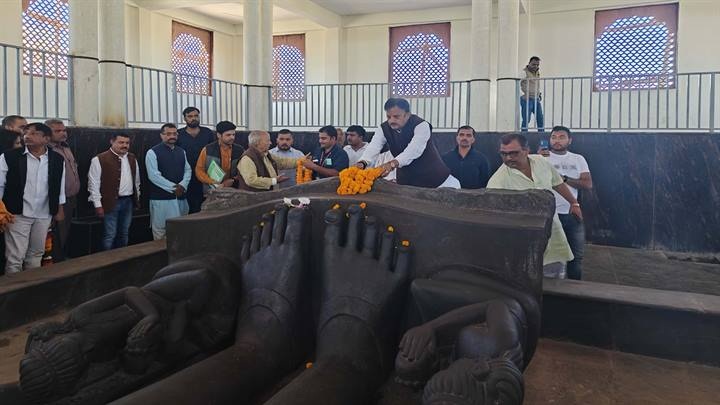 उप मुख्यमंत्री ने भैरवनाथ मंदिर में की पूजा-अर्चना उप मुख्यमंत्री ने भैरवनाथ मंदिर में की पूजा-अर्चना