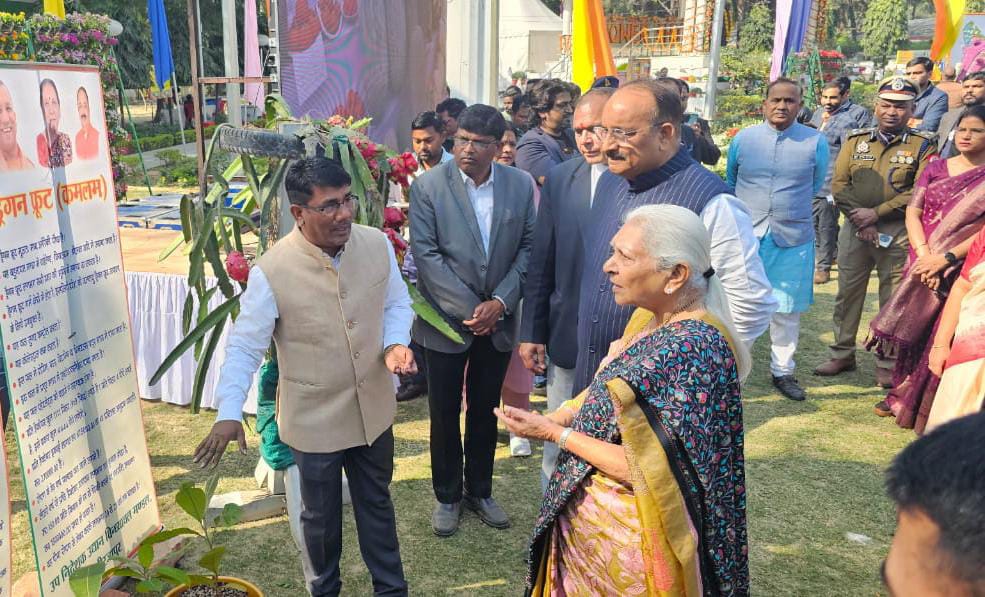 ड्रैगन फ्रूट की खेती के लिए सरीस को राज्यपाल ने किया सम्मानित ड्रैगन फ्रूट की खेती के लिए सरीस को राज्यपाल ने किया सम्मानित