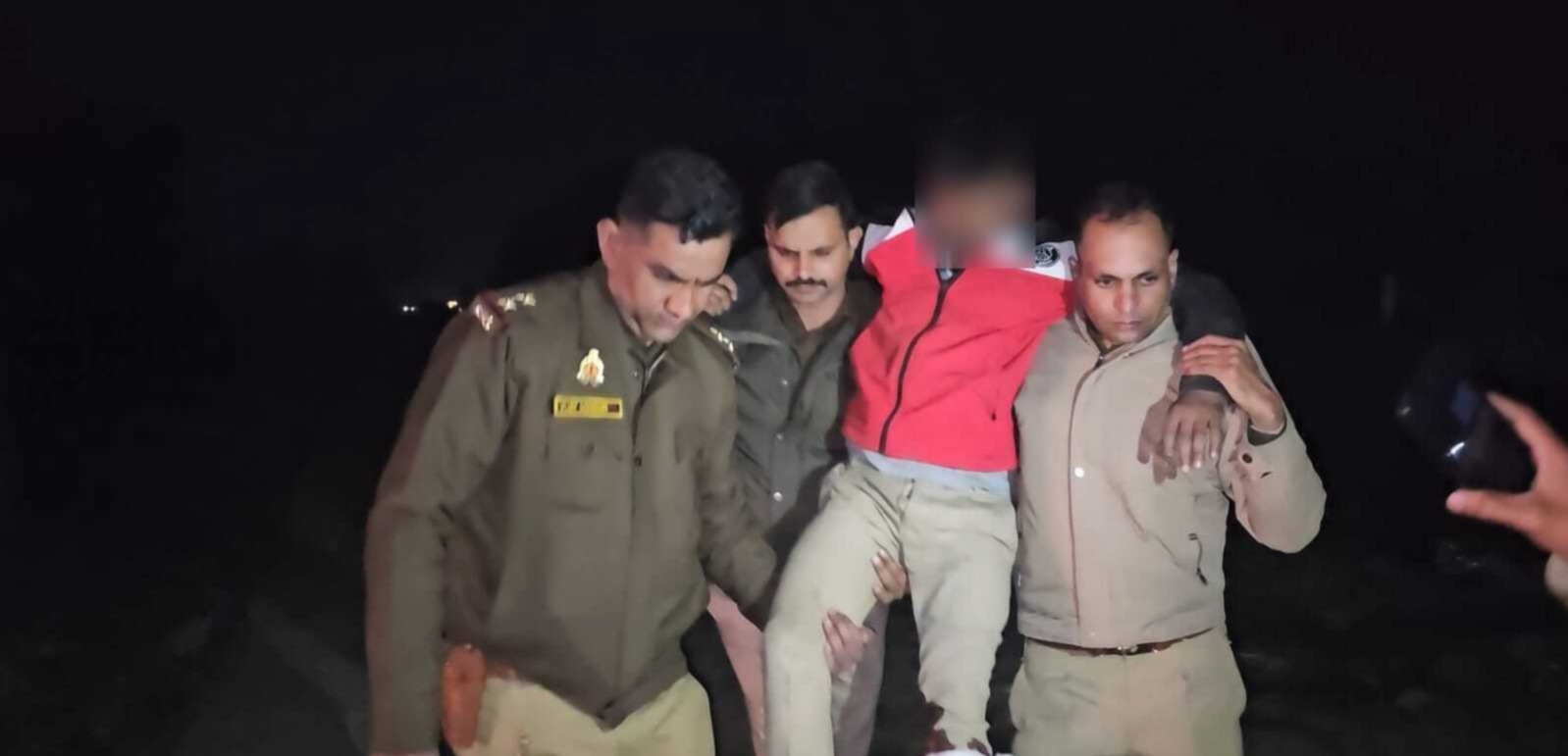 गिरफ्तार लुटेरा गिरफ्तार लुटेरा