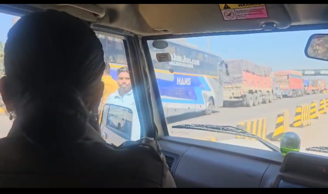 प्रयागराज महाकुंभ के लिए सिहोरा से आगे तक थमे हजारों वाहन प्रयागराज महाकुंभ के लिए सिहोरा से आगे तक थमे हजारों वाहन