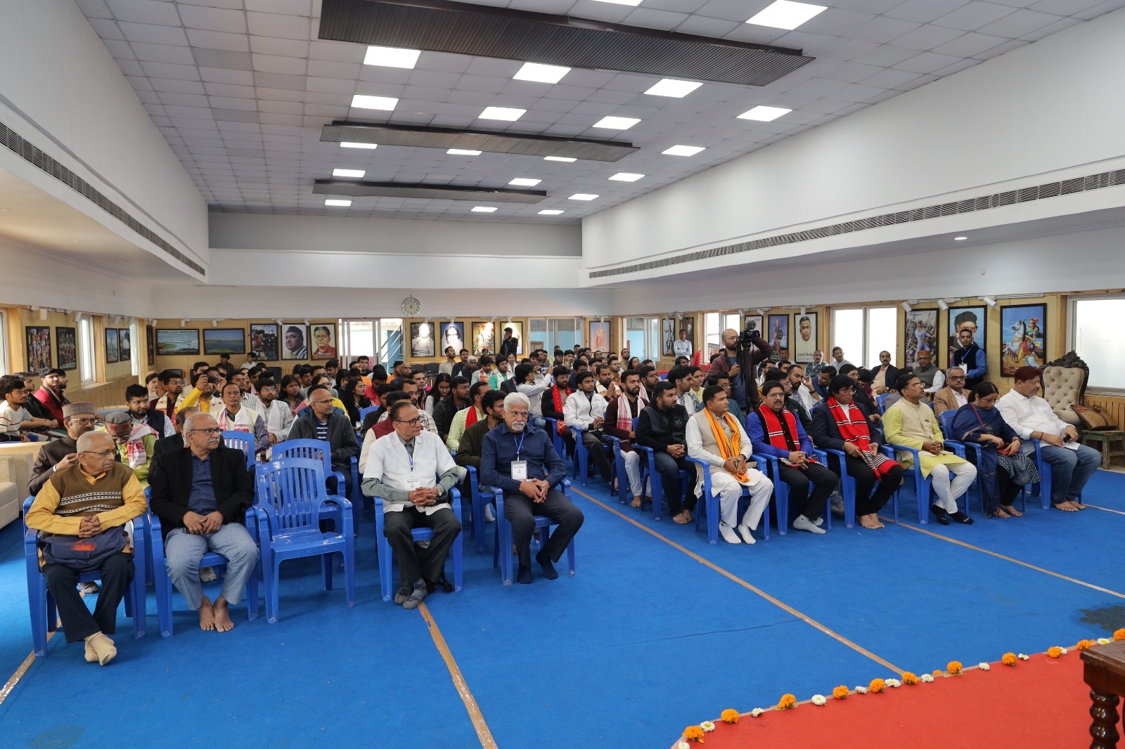 অনুষ্ঠানে উপস্থিত ডাক্তার ও মেডিক্যাল ছাত্রছাত্রী এবং গণ্যমান্য ব্যক্তিবর্গের একাংশ অনুষ্ঠানে উপস্থিত ডাক্তার ও মেডিক্যাল ছাত্রছাত্রী এবং গণ্যমান্য ব্যক্তিবর্গের একাংশ