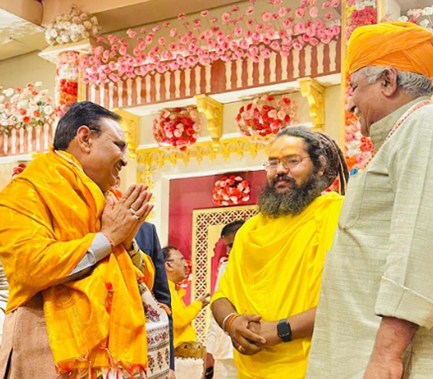 सीएम भजनलाल ने राष्ट्रीय संत सरजूदासजी से लिया आशीर्वाद, बीकानेर खालसा व्यवस्थाओं को सराहा सीएम भजनलाल ने राष्ट्रीय संत सरजूदासजी से लिया आशीर्वाद, बीकानेर खालसा व्यवस्थाओं को सराहा
