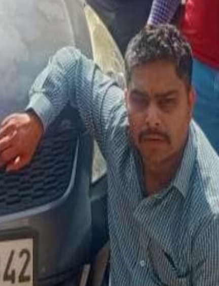 सरकारी नौकरी लगवाने के नाम पर 15 लाख ठगी करने वाला फर्जी आईबी डीवाईएसपी गिरफ्तार सरकारी नौकरी लगवाने के नाम पर 15 लाख ठगी करने वाला फर्जी आईबी डीवाईएसपी गिरफ्तार