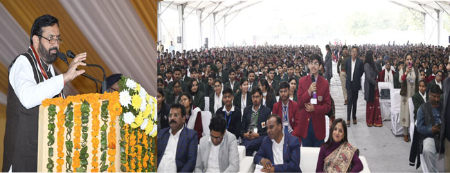 हरियाणा के मुख्यमंत्री नायब सैनी विद्यार्थियाें के साथ परीक्षा पर चर्चा करते हुए हरियाणा के मुख्यमंत्री नायब सैनी विद्यार्थियाें के साथ परीक्षा पर चर्चा करते हुए