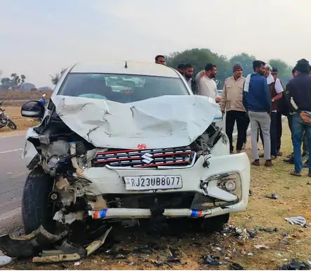 दो कारों की भिड़ंत में मां और दो बेटियों की मौत दो कारों की भिड़ंत में मां और दो बेटियों की मौत