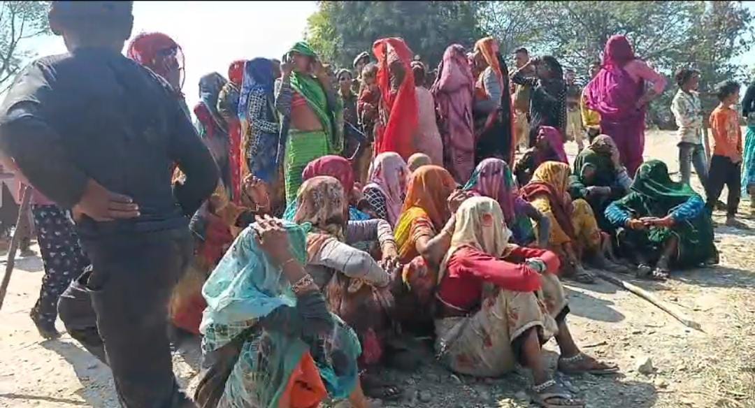 शराब ठेका पर तोड़फोड़ करने में 25 अधिक महिलाओं पर मुकदमा दर्ज शराब ठेका पर तोड़फोड़ करने में 25 अधिक महिलाओं पर मुकदमा दर्ज