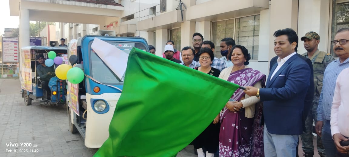 प्रचार वाहन को हरी झंडी दिखाकर किया रवाना प्रचार वाहन को हरी झंडी दिखाकर किया रवाना