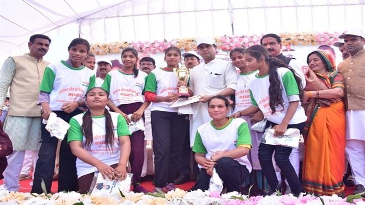जिला स्तरीय ओपन सांसद खेल प्रतियोगिता का समापन जिला स्तरीय ओपन सांसद खेल प्रतियोगिता का समापन
