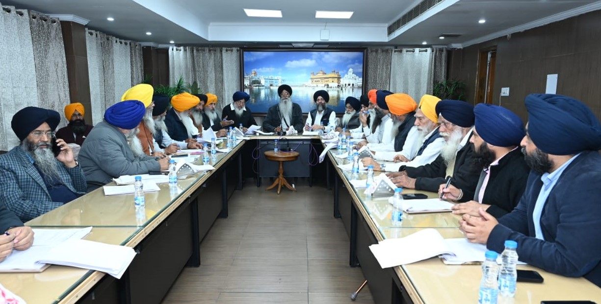 शिरोमणि गुरूद्वारा प्रबंधक कमेटी के अध्यक्ष एचएस धामी सदस्यों की बैठक लेते हुए शिरोमणि गुरूद्वारा प्रबंधक कमेटी के अध्यक्ष एचएस धामी सदस्यों की बैठक लेते हुए