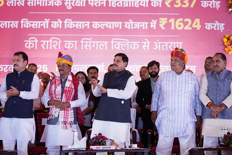 मुख्यमंत्री 1.27 करोड़ लाड़ली बहनों के खातों में अंतरित की 1553 करोड़ रुपये की राशि मुख्यमंत्री 1.27 करोड़ लाड़ली बहनों के खातों में अंतरित की 1553 करोड़ रुपये की राशि