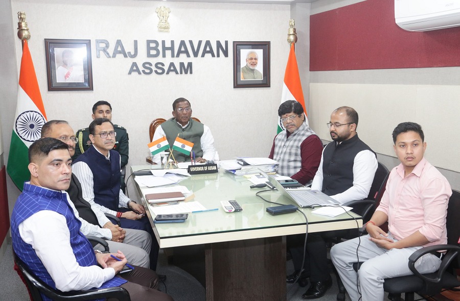 राज्यपाल लक्ष्मण प्रसाद आचार्य सोमवार को डीसी और एसपी से वर्चुअली बैठक करते हुए। राज्यपाल लक्ष्मण प्रसाद आचार्य सोमवार को डीसी और एसपी से वर्चुअली बैठक करते हुए।
