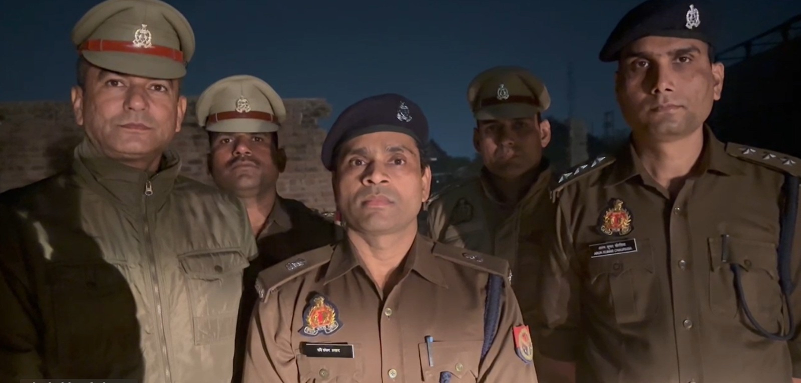 मौके पर मौजूद पुलिस टीम मौके पर मौजूद पुलिस टीम