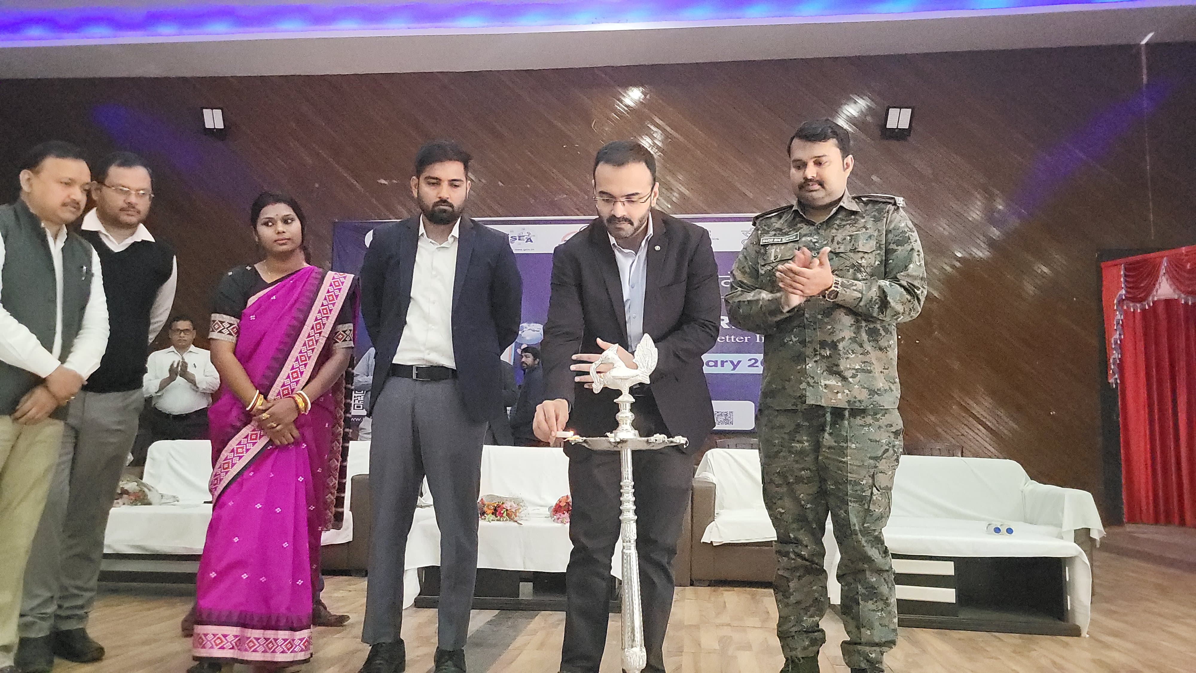 मौके पर मौजूद लोग मौके पर मौजूद लोग