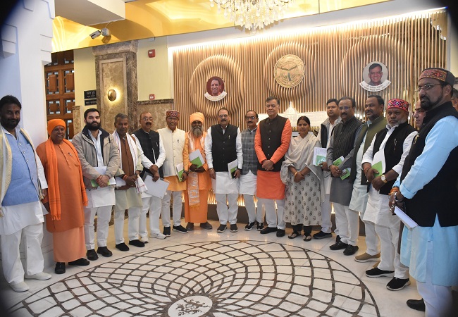 विधानसभा अध्यक्ष के साथ बैठक में शाामिल विधायक विधानसभा अध्यक्ष के साथ बैठक में शाामिल विधायक