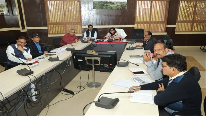 यातायात प्रबंधन के लिये कलेक्टर ने अधिकारियों की ली बैठक यातायात प्रबंधन के लिये कलेक्टर ने अधिकारियों की ली बैठक
