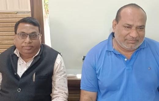 ₹60000 की रिश्वत लेने के आरोप में पकड़े गए जूनियर इंजीनियर और फोटो स्टेट दुकान मलिक पुलिस गिरफ्त में। ₹60000 की रिश्वत लेने के आरोप में पकड़े गए जूनियर इंजीनियर और फोटो स्टेट दुकान मलिक पुलिस गिरफ्त में।