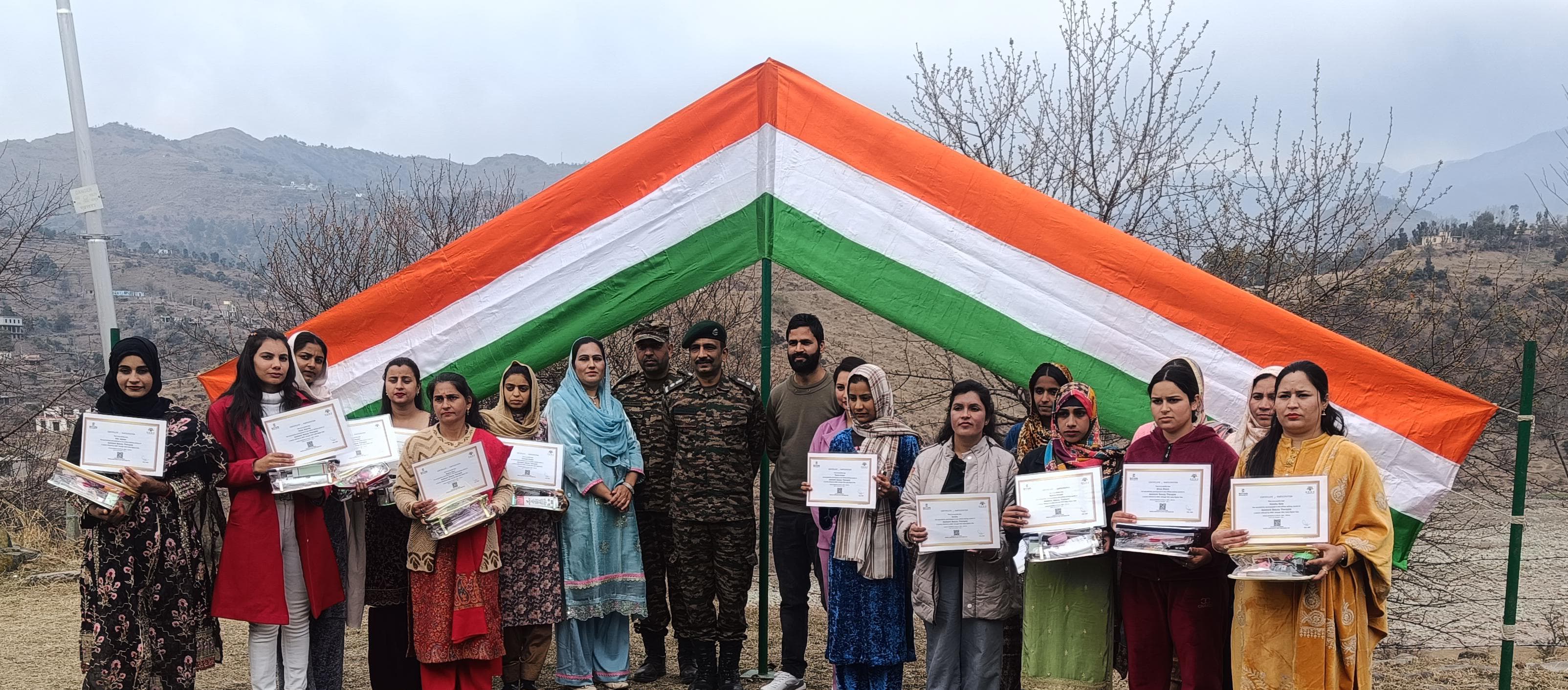 ब्यूटीशियन प्रशिक्षण पाठ्यक्रम के साथ राजौरी में महिलाओं को सशक्त बनाया ब्यूटीशियन प्रशिक्षण पाठ्यक्रम के साथ राजौरी में महिलाओं को सशक्त बनाया
