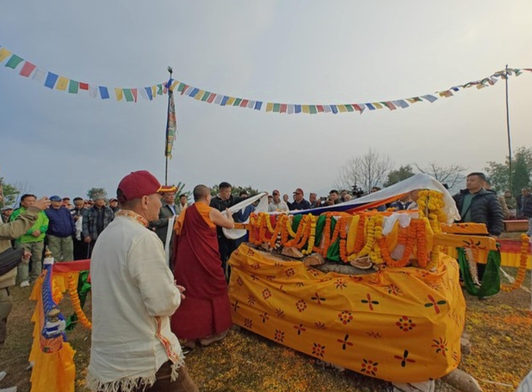 अंतिम संस्कार की क्रिया के दौरान। अंतिम संस्कार की क्रिया के दौरान।