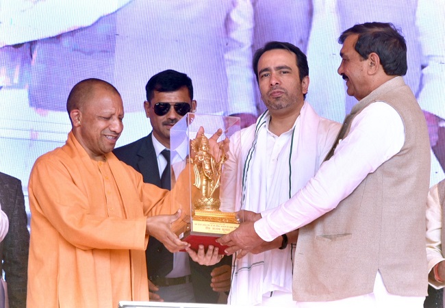 बागपत में योगी बागपत में योगी