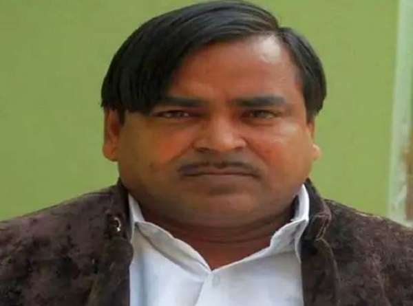 गायत्री प्रसाद प्रजापति की फाइल फोटो गायत्री प्रसाद प्रजापति की फाइल फोटो