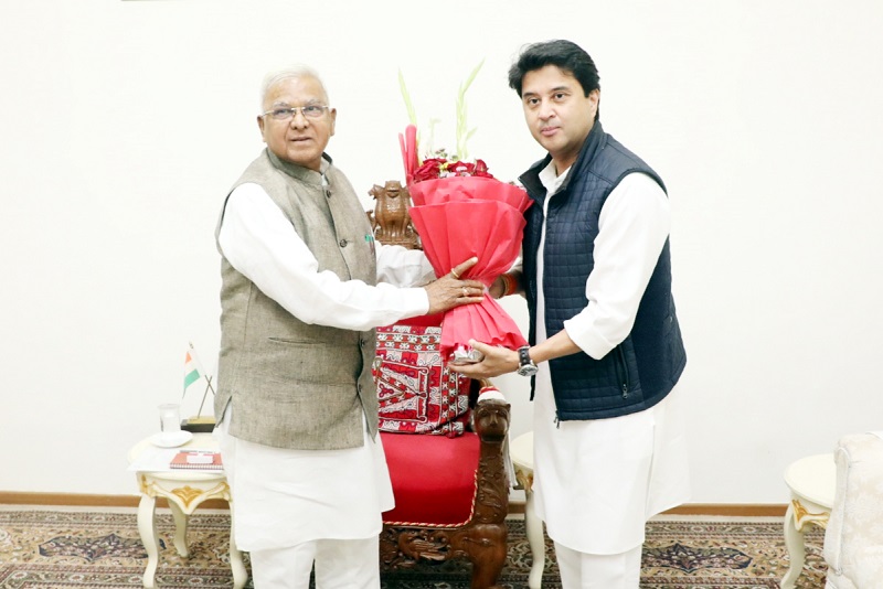 राज्यपाल से मिले केंद्रीय मंत्री सिंधिया राज्यपाल से मिले केंद्रीय मंत्री सिंधिया
