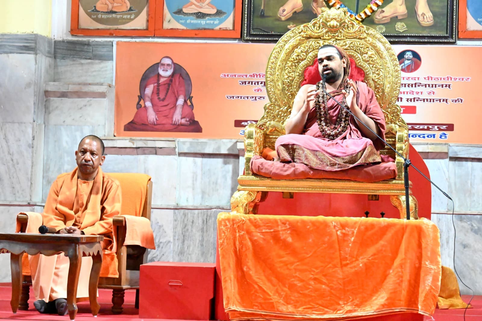 गोरखनाथ मंदिर के महंत दिग्विजयनाथ स्मृति भवन में हुआ श्रृंगेरी शारदा पीठ के जगद्गुरु शंकराचार्य विधुशेखर भारती जी का शंकर वचन कार्यक्रम* गोरखनाथ मंदिर के महंत दिग्विजयनाथ स्मृति भवन में हुआ श्रृंगेरी शारदा पीठ के जगद्गुरु शंकराचार्य विधुशेखर भारती जी का शंकर वचन कार्यक्रम*