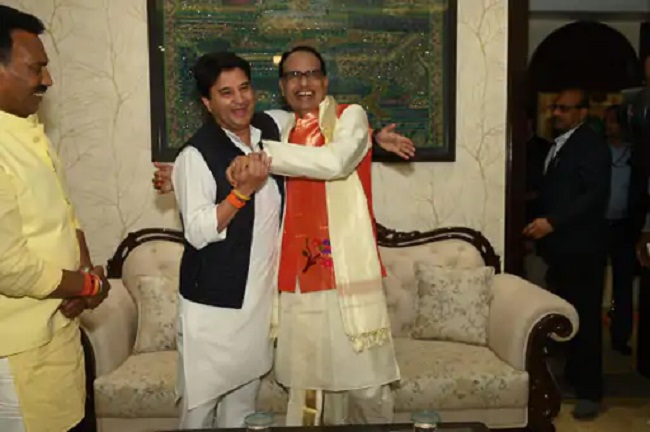 शिवराज से मिले केंद्रीय मंत्री सिंधिया शिवराज से मिले केंद्रीय मंत्री सिंधिया