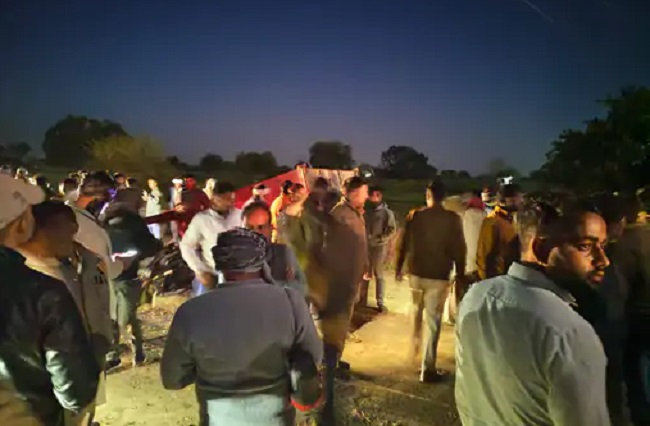मप्र के भिंड में तेज रफ्तार ट्रैक्टर-ट्रॉली पलटने से तीन लोगों की मौत मप्र के भिंड में तेज रफ्तार ट्रैक्टर-ट्रॉली पलटने से तीन लोगों की मौत