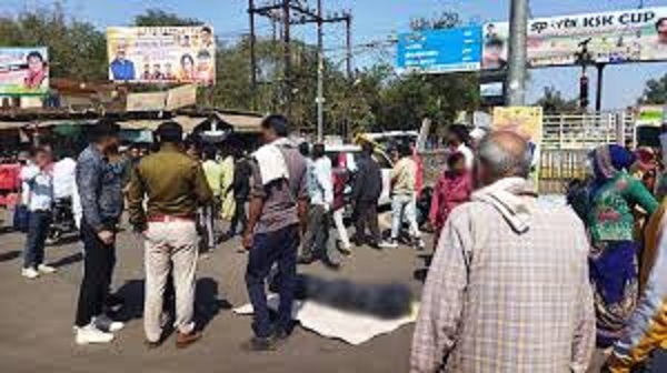 परिजनों ने किया चक्काजाम परिजनों ने किया चक्काजाम