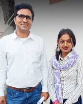 निर्देशक सनोज मिश्रा के साथ मोनालिसा
