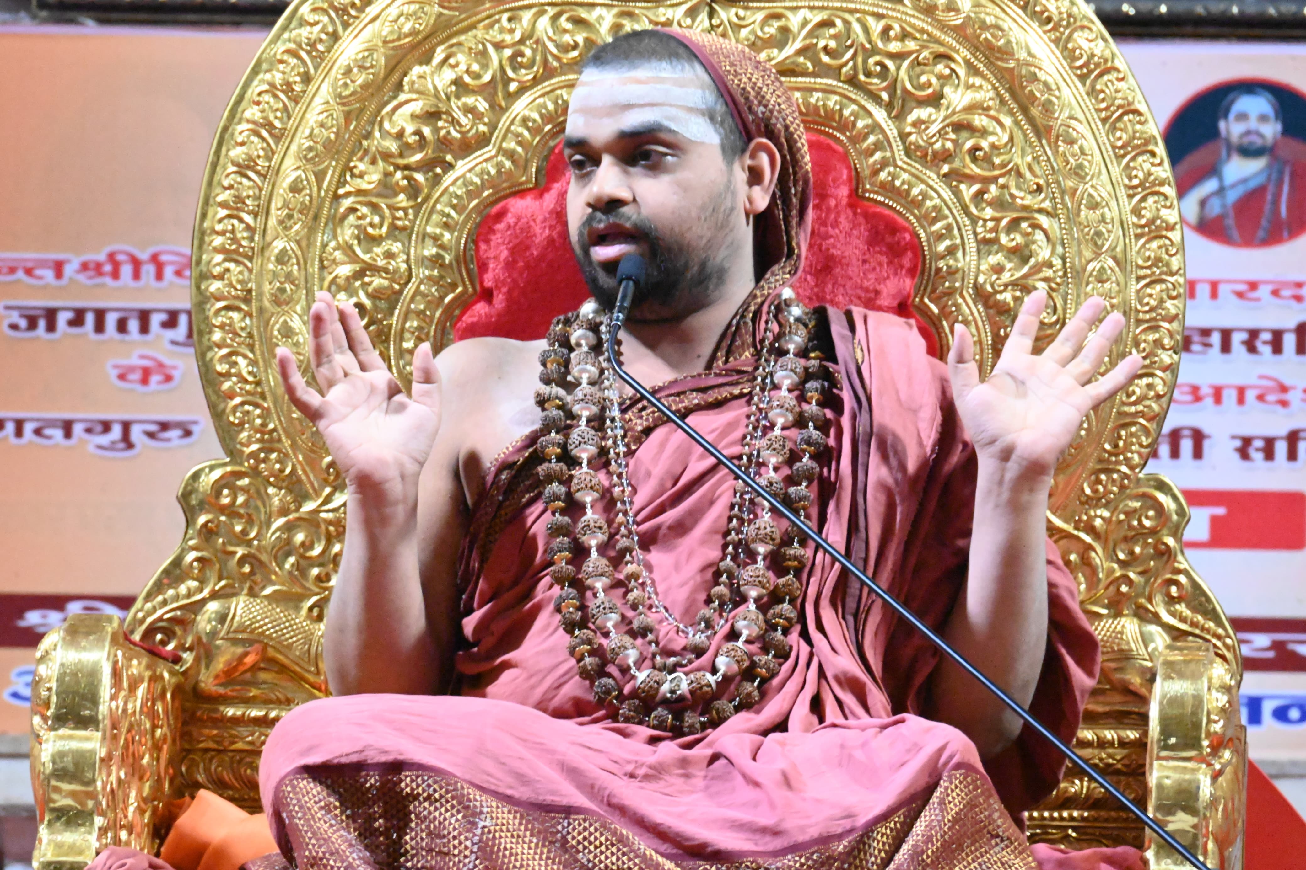 गोरखनाथ मंदिर के महंत दिग्विजयनाथ स्मृति भवन में हुआ श्रृंगेरी शारदा पीठ के जगद्गुरु शंकराचार्य विधुशेखर भारती जी का शंकर वचन कार्यक्रम* गोरखनाथ मंदिर के महंत दिग्विजयनाथ स्मृति भवन में हुआ श्रृंगेरी शारदा पीठ के जगद्गुरु शंकराचार्य विधुशेखर भारती जी का शंकर वचन कार्यक्रम*