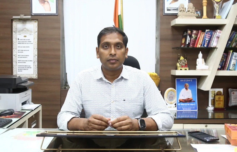 कलेक्टर आशीष सिंह (फाइल फोटो) कलेक्टर आशीष सिंह (फाइल फोटो)
