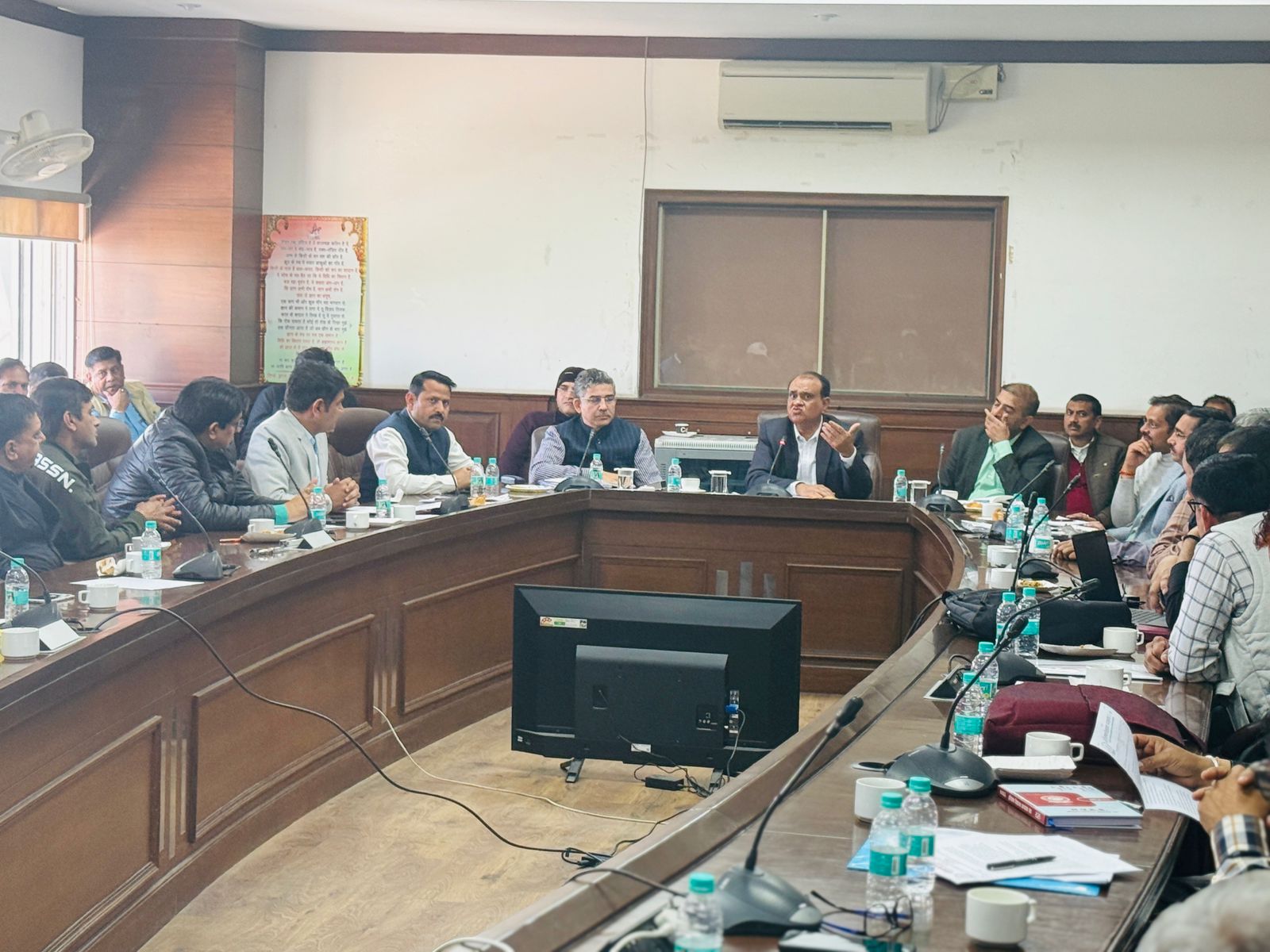 हरियाणा शिक्षा विभागद्वारा बुलाई गई बैठक में भाग लेते शिक्षक संगठन हरियाणा शिक्षा विभागद्वारा बुलाई गई बैठक में भाग लेते शिक्षक संगठन