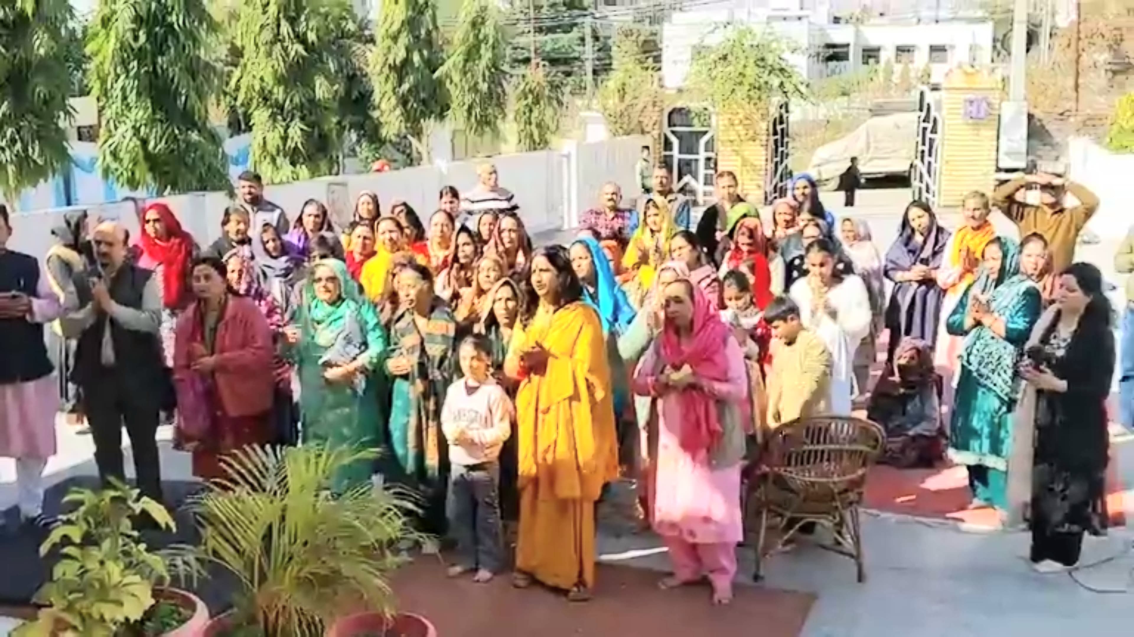 गौ माता को राष्ट्र माता का दर्जा दिलाने के लिए सत्संग एवं भंडारा आयोजित गौ माता को राष्ट्र माता का दर्जा दिलाने के लिए सत्संग एवं भंडारा आयोजित